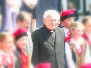 27043541_340919479756970_1298848662_n